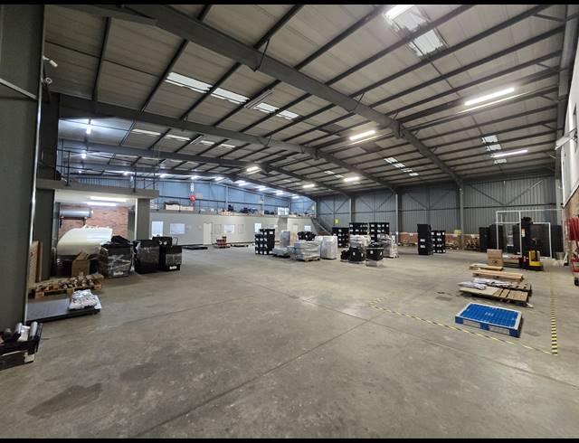1,050M² WAREHOUSE TO LET IN TUNNEY